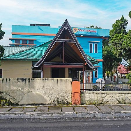 Oyo 92577 Hotel Sidikalang Near Kejaksaan Negeri Dairi Luaran gambar