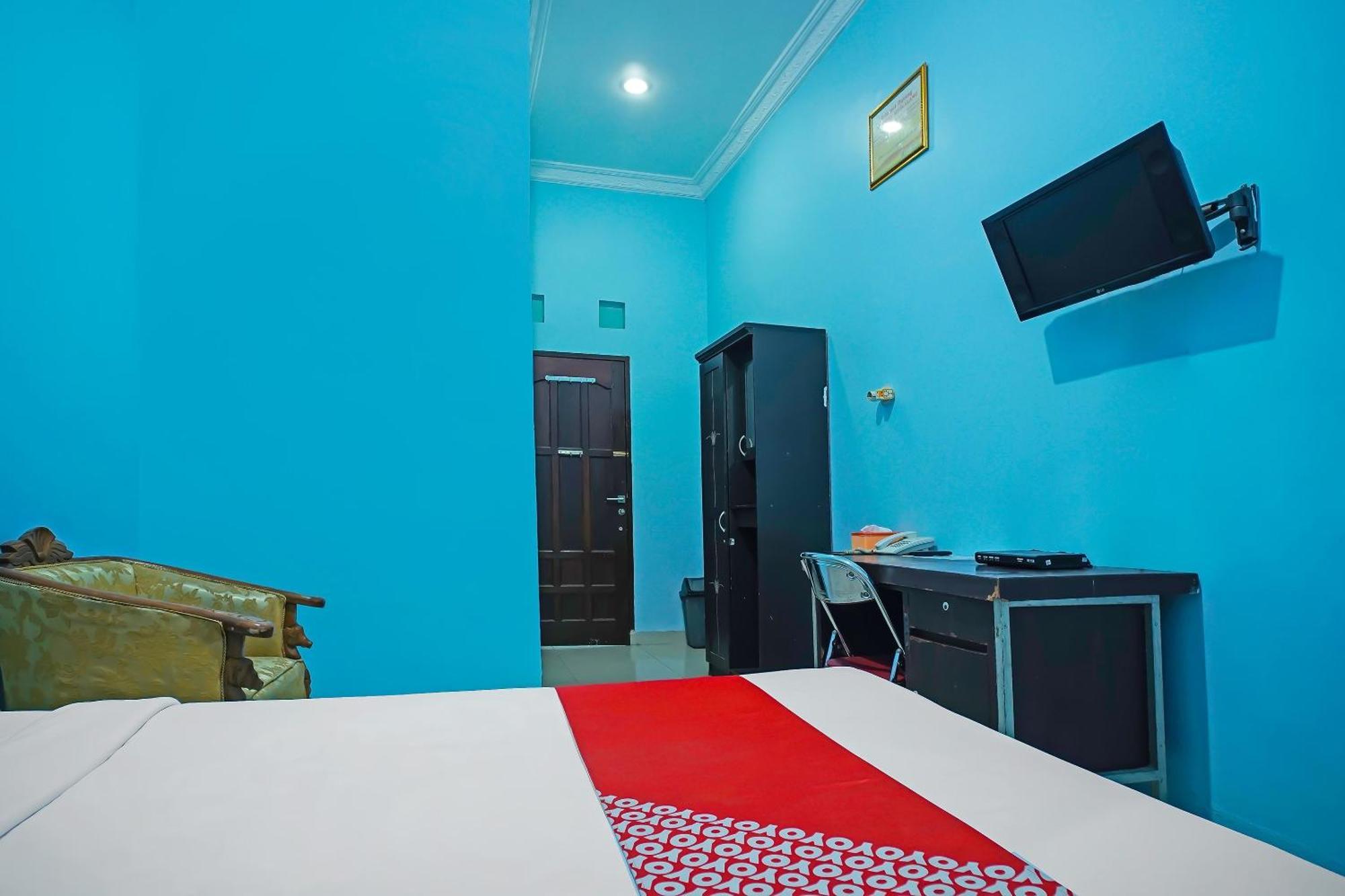 Oyo 92577 Hotel Sidikalang Near Kejaksaan Negeri Dairi Luaran gambar