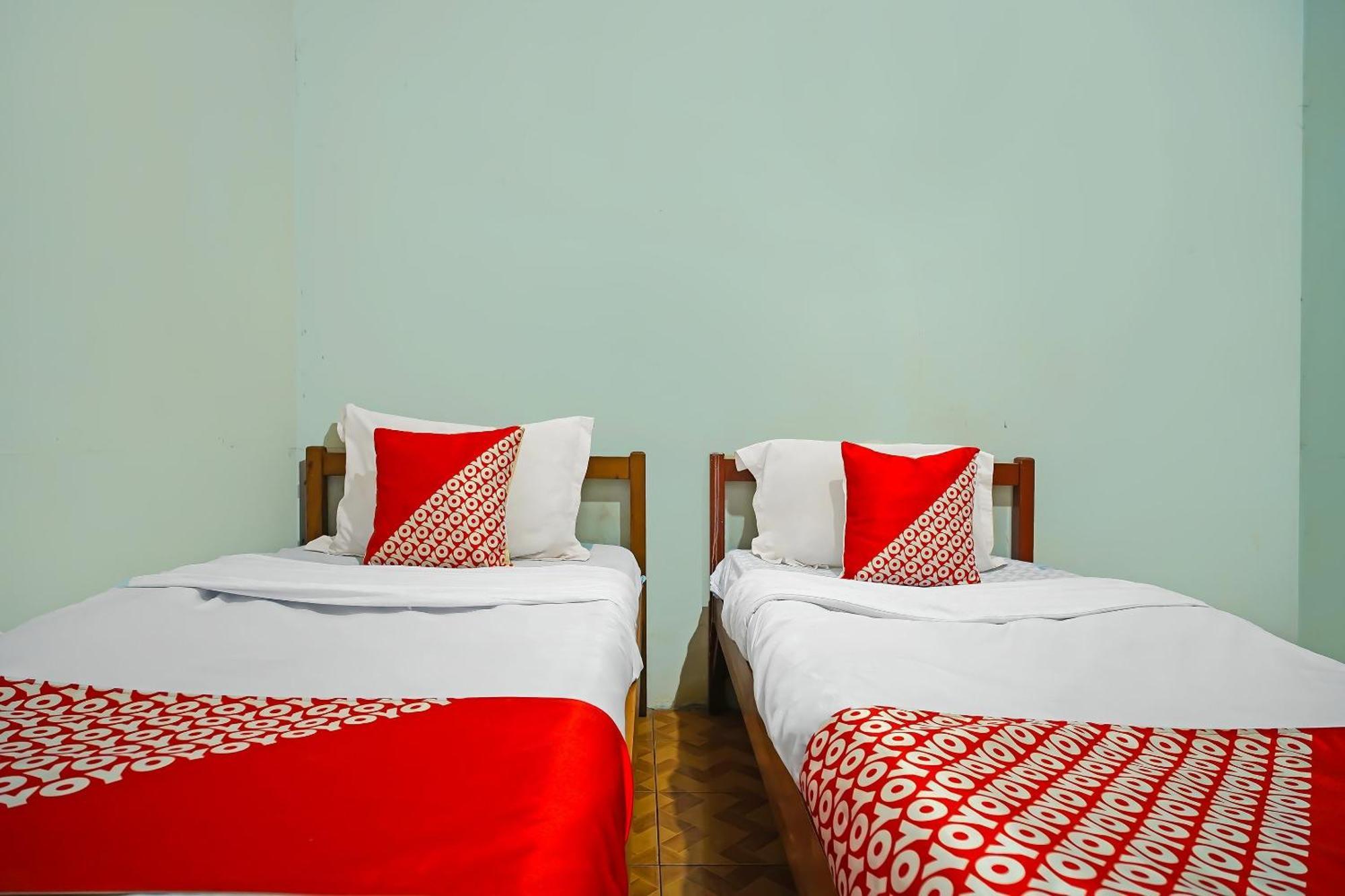 Oyo 92577 Hotel Sidikalang Near Kejaksaan Negeri Dairi Luaran gambar