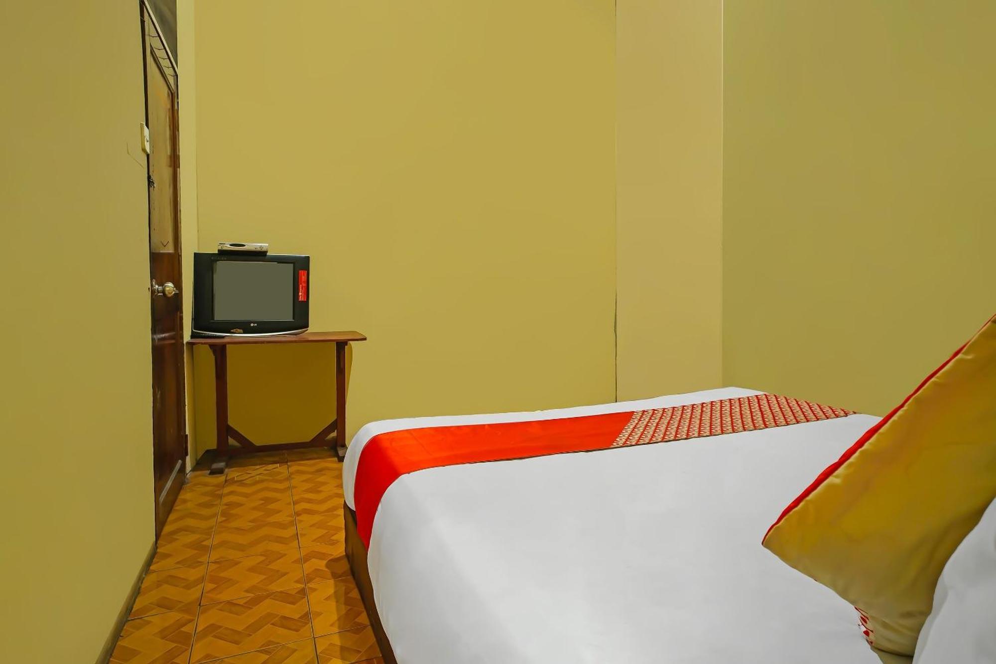 Oyo 92577 Hotel Sidikalang Near Kejaksaan Negeri Dairi Luaran gambar