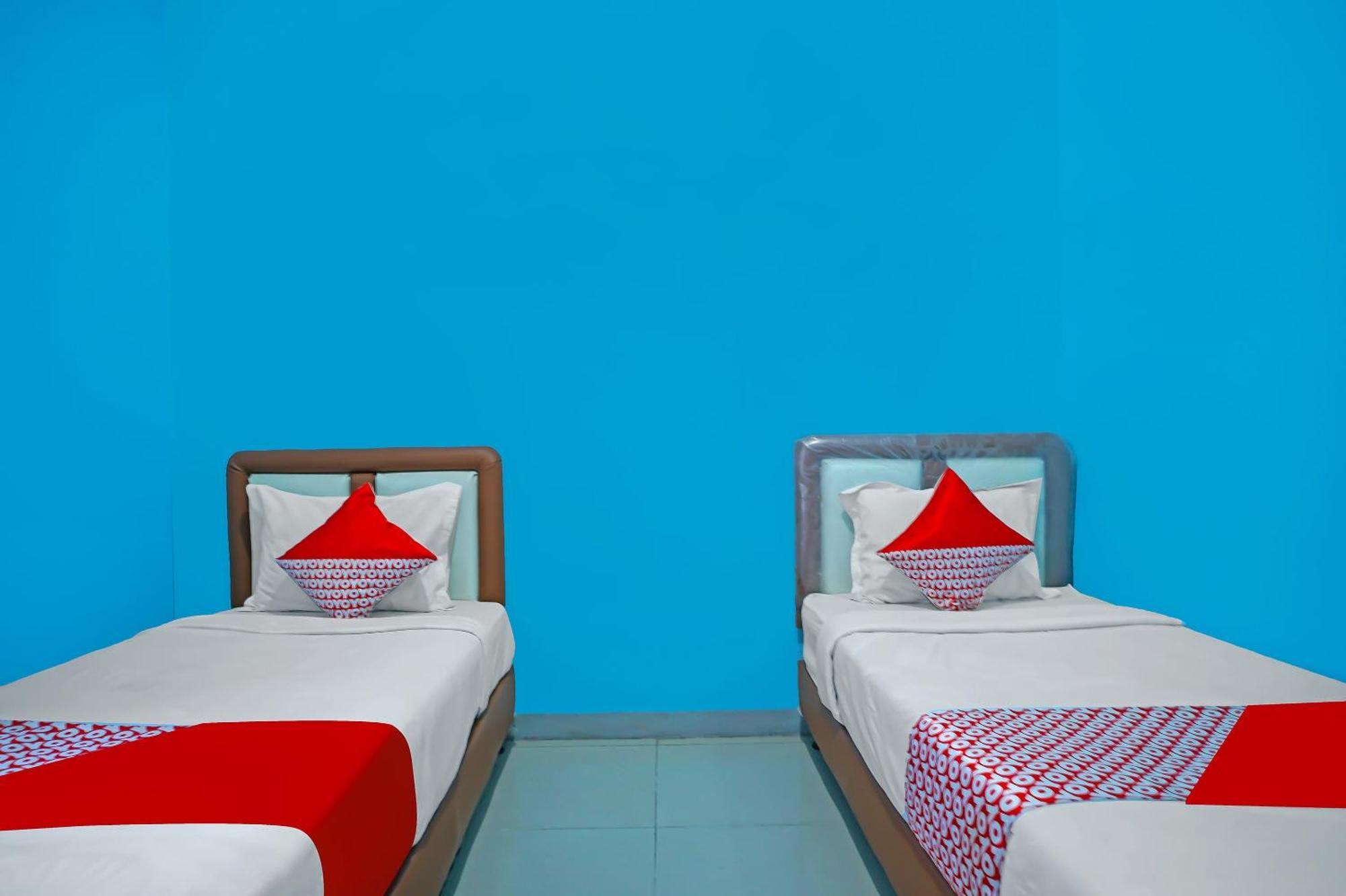 Oyo 92577 Hotel Sidikalang Near Kejaksaan Negeri Dairi Luaran gambar