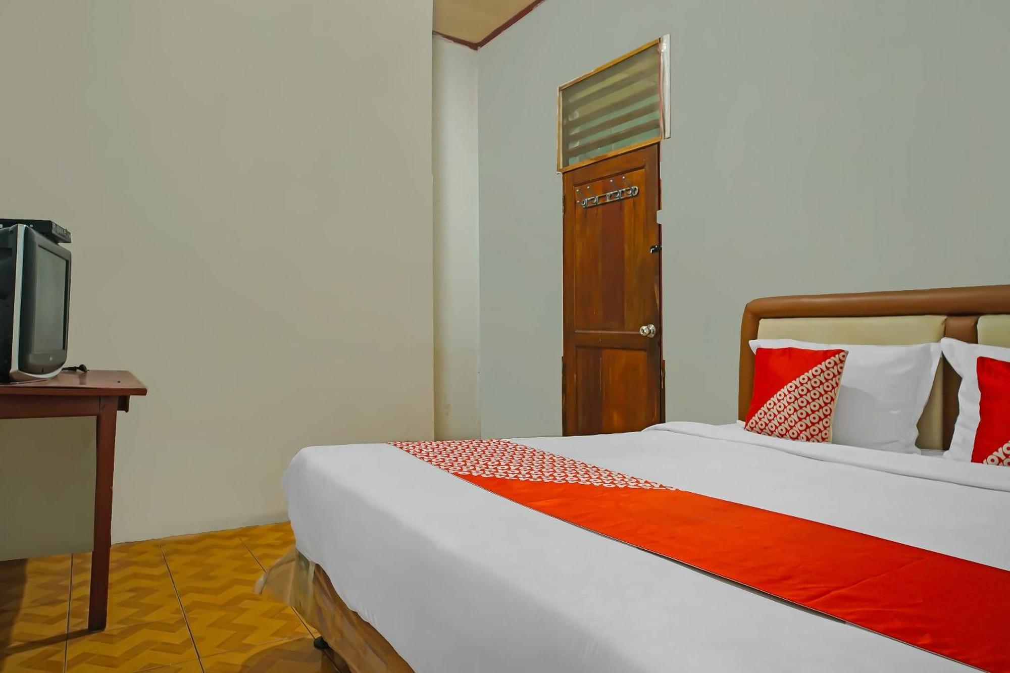 Oyo 92577 Hotel Sidikalang Near Kejaksaan Negeri Dairi Luaran gambar