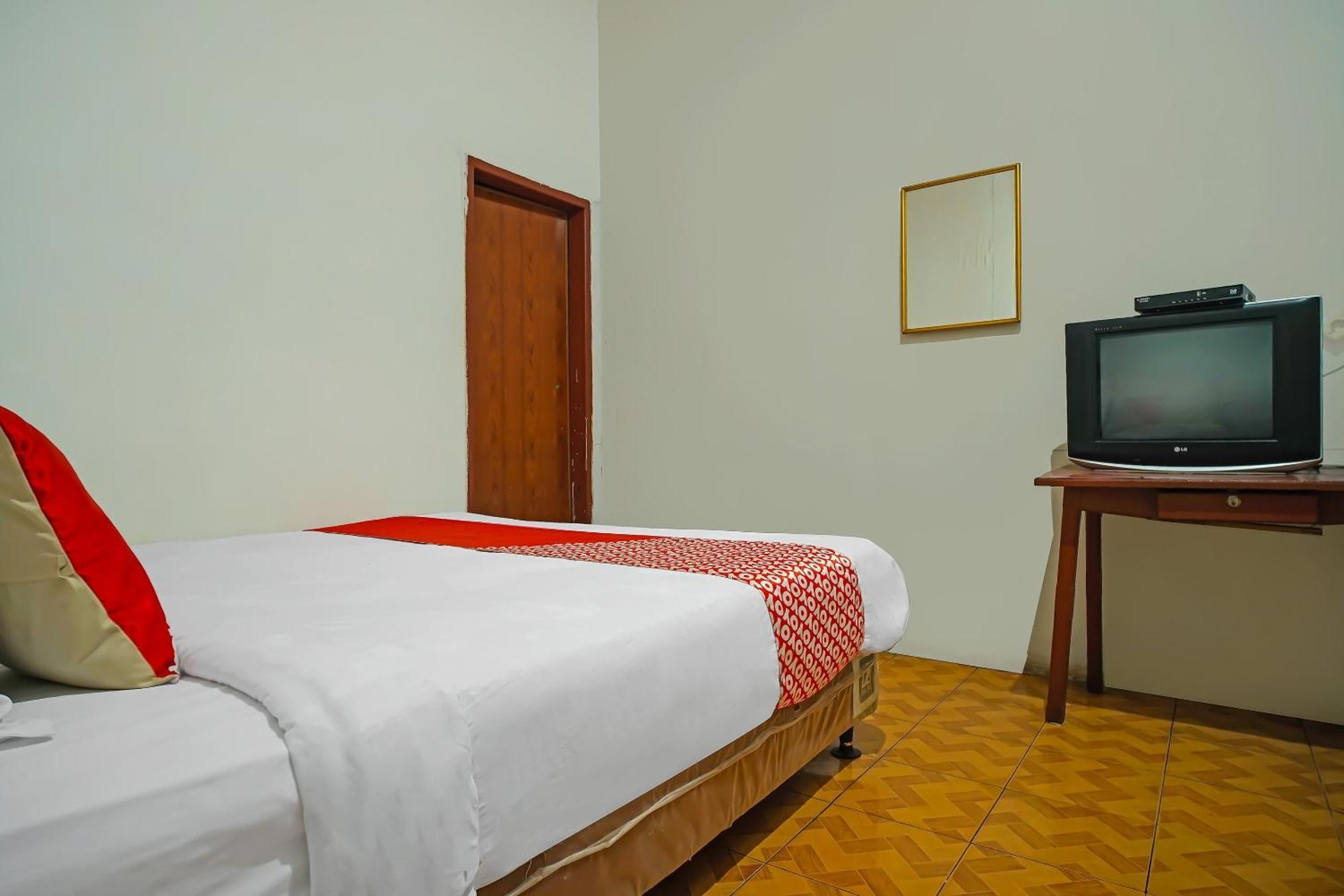 Oyo 92577 Hotel Sidikalang Near Kejaksaan Negeri Dairi Luaran gambar