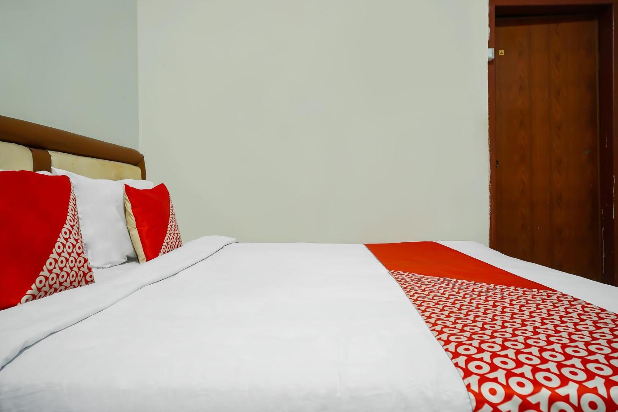 Oyo 92577 Hotel Sidikalang Near Kejaksaan Negeri Dairi Luaran gambar
