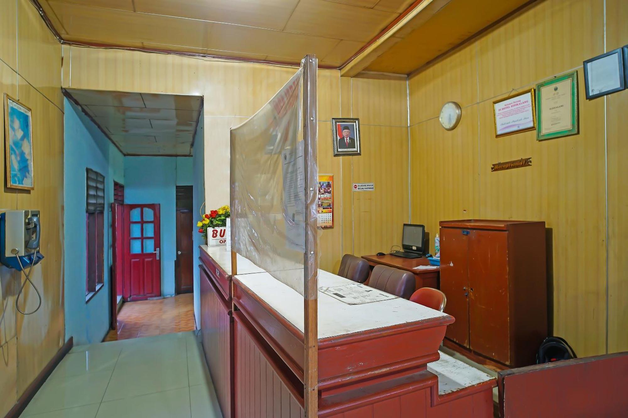 Oyo 92577 Hotel Sidikalang Near Kejaksaan Negeri Dairi Luaran gambar