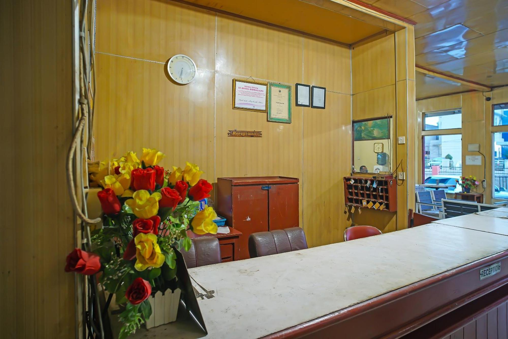 Oyo 92577 Hotel Sidikalang Near Kejaksaan Negeri Dairi Luaran gambar