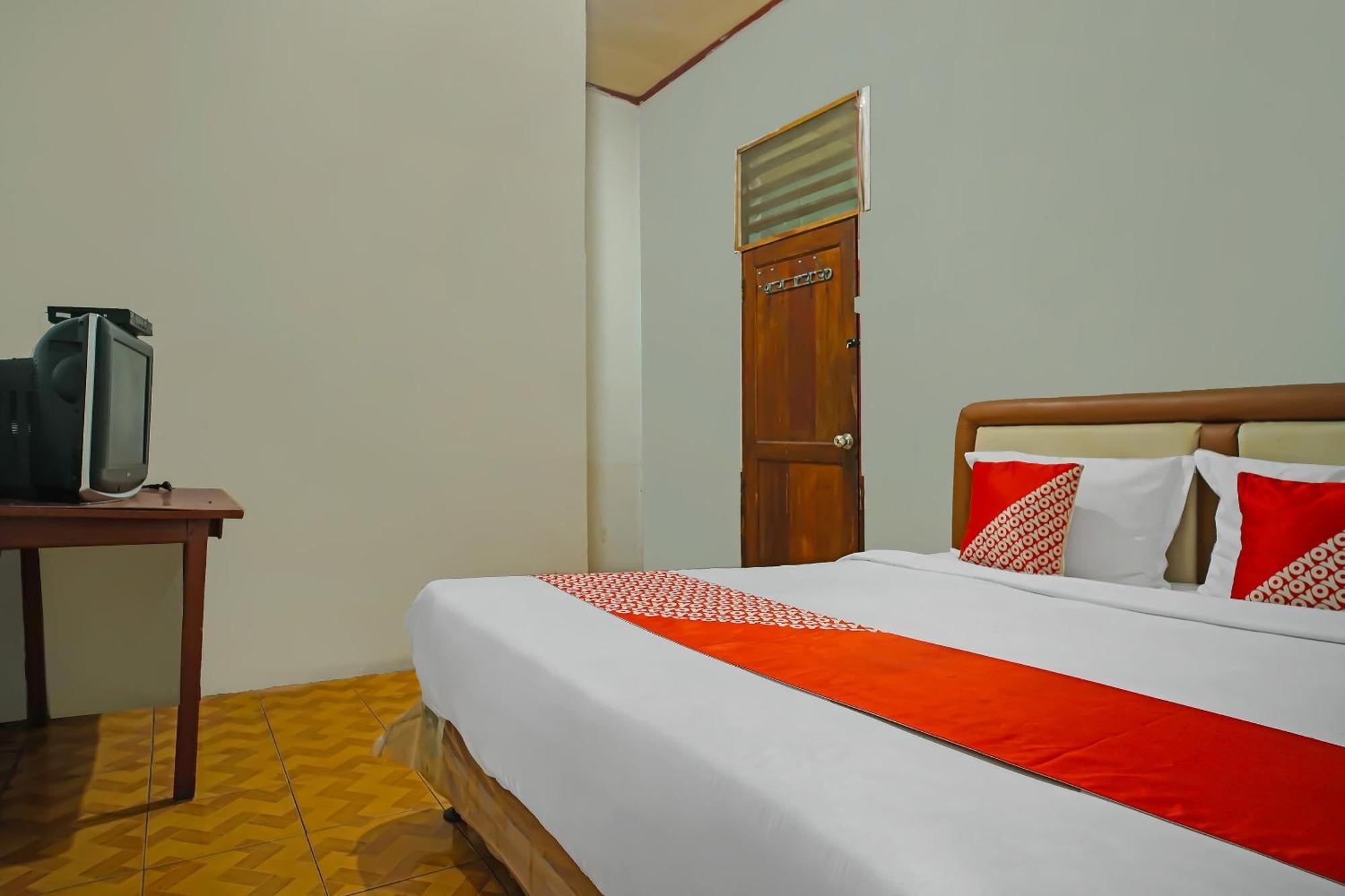 Oyo 92577 Hotel Sidikalang Near Kejaksaan Negeri Dairi Luaran gambar